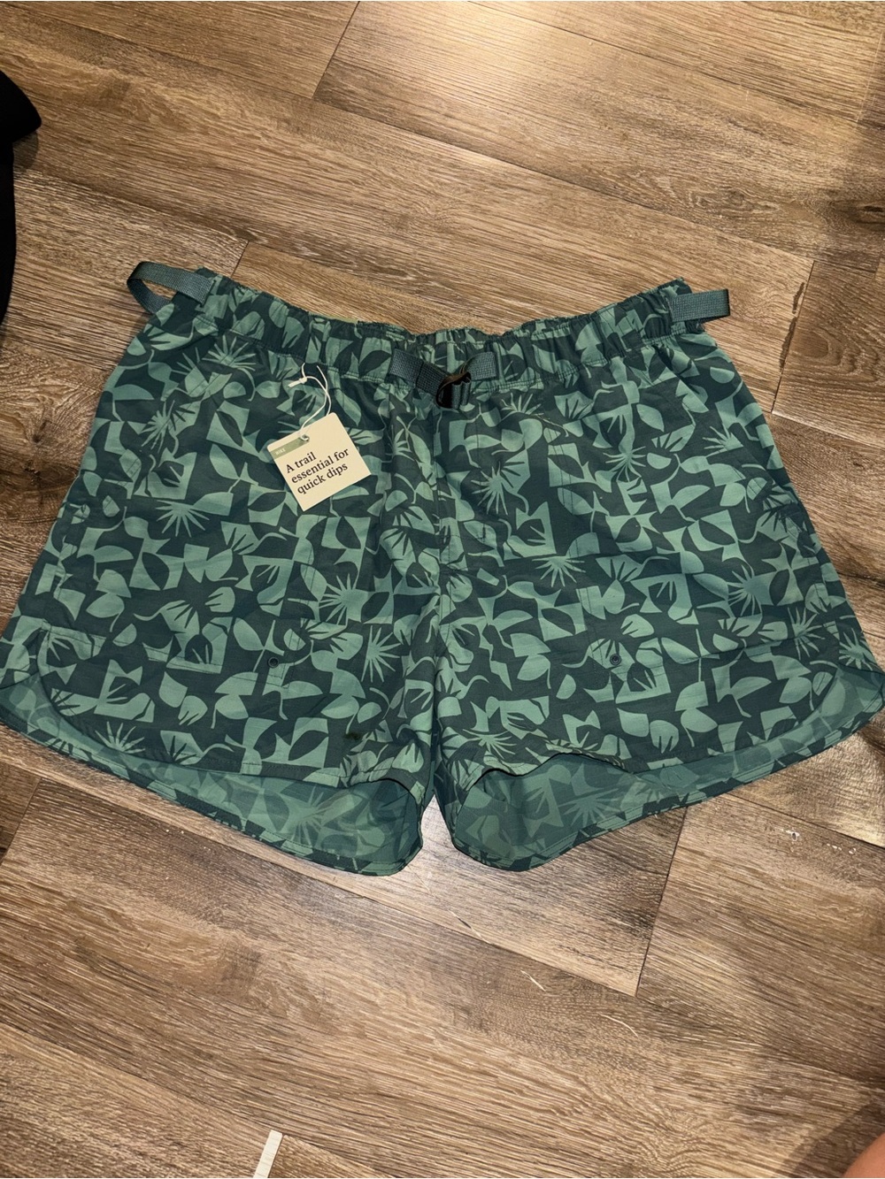 NWT Reí Trailmade Amphibe Hiking Swim Green Patterned Shorts Womens Large